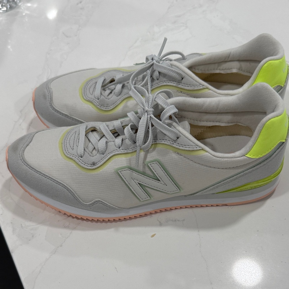 New Balance Women's Sneakers in Gray and Neon Yellow Size 10 - Picture 3 of 8